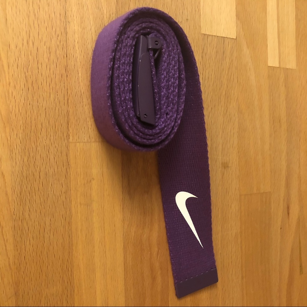 Purple Nike golf web belt